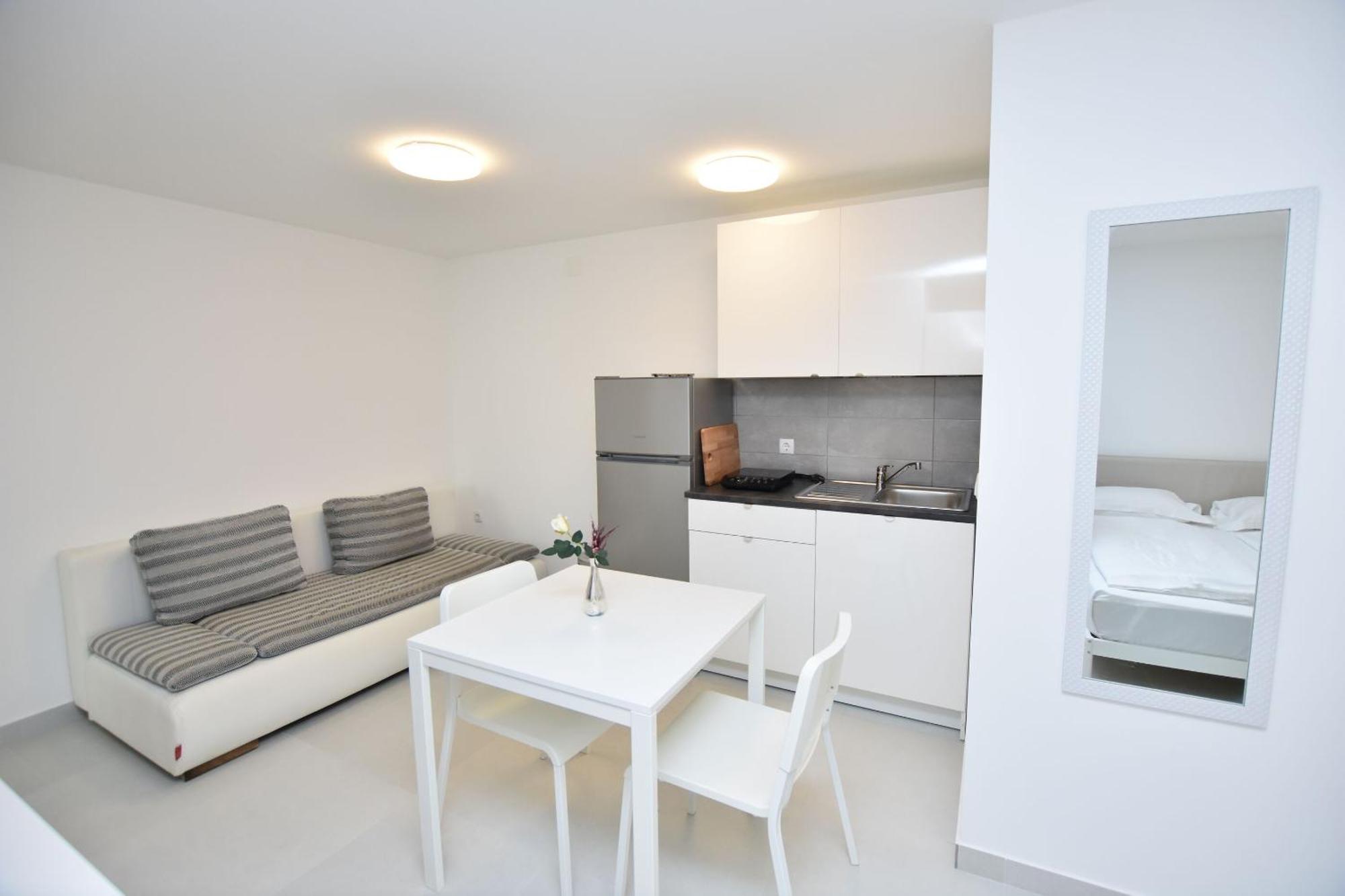 Apartments Leonardo Primosten Luaran gambar